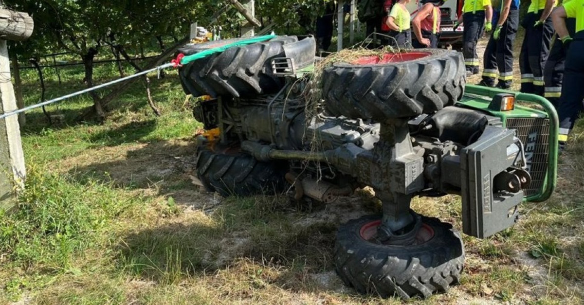 Incidente mortale in campagna: il trattore si ribalta improvvisamente e ...