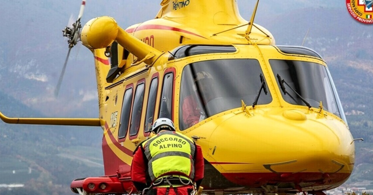 Scivola dal sentiero e ruzzola per 30 metri in un ripido canalone ...