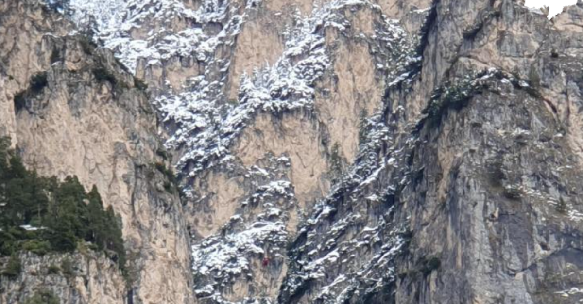 Scivola sulla neve fresca e precipita per diversi metri ferendosi alla ...