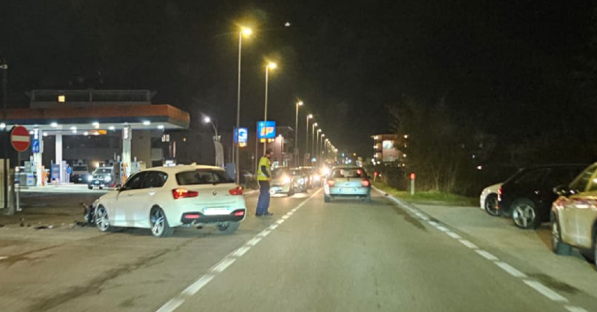Scontro tra un'auto e una moto: 34enne ferito. Traffico in tilt sulla ...