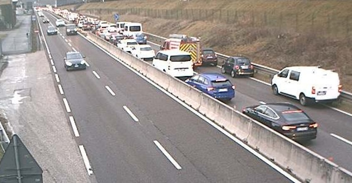 Incidente lungo la tangenziale, traffico in tilt e lunghe code in ...