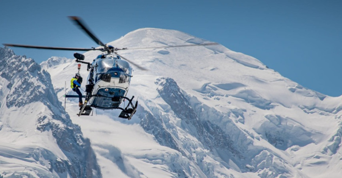 Tragedia sul Monte Bianco, precipita per 700 metri sotto gli occhi dei ...