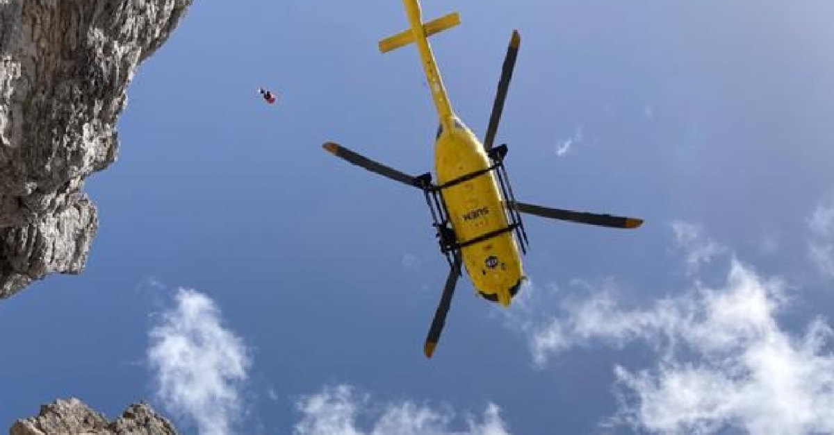 Tragedia in montagna, inciampa, scivola dal sentiero e precipita tra le ...