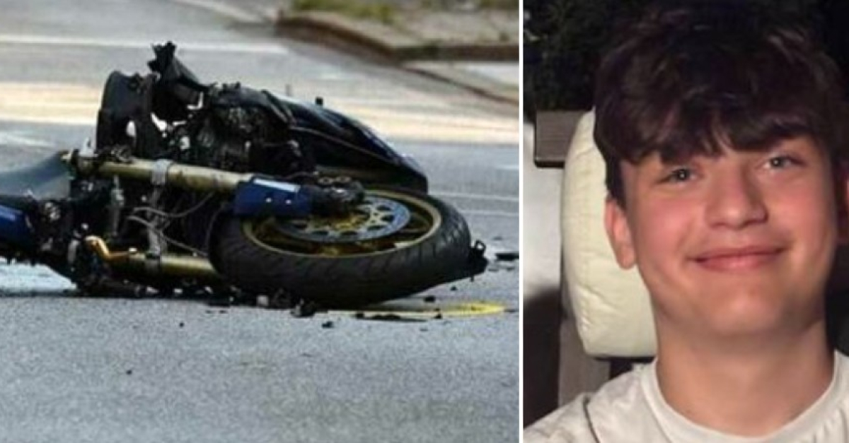 Tragedia della strada, si schianta con la sua moto contro un lampione ...