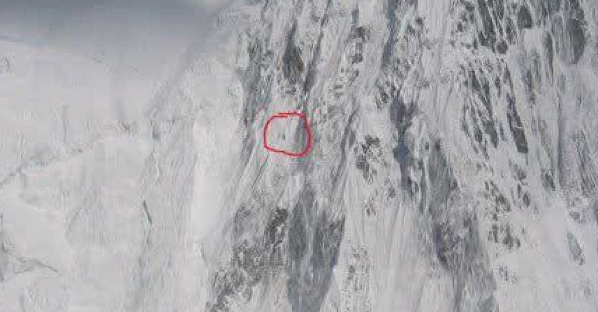 Sopravvive 6 giorni in una grotta scavata nella neve a oltre 6.000 ...