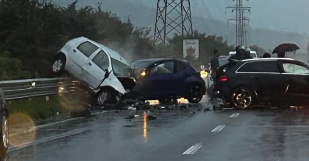 Tremendo scontro fra tre mezzi (FOTO e VIDEO): una persona è morta ...