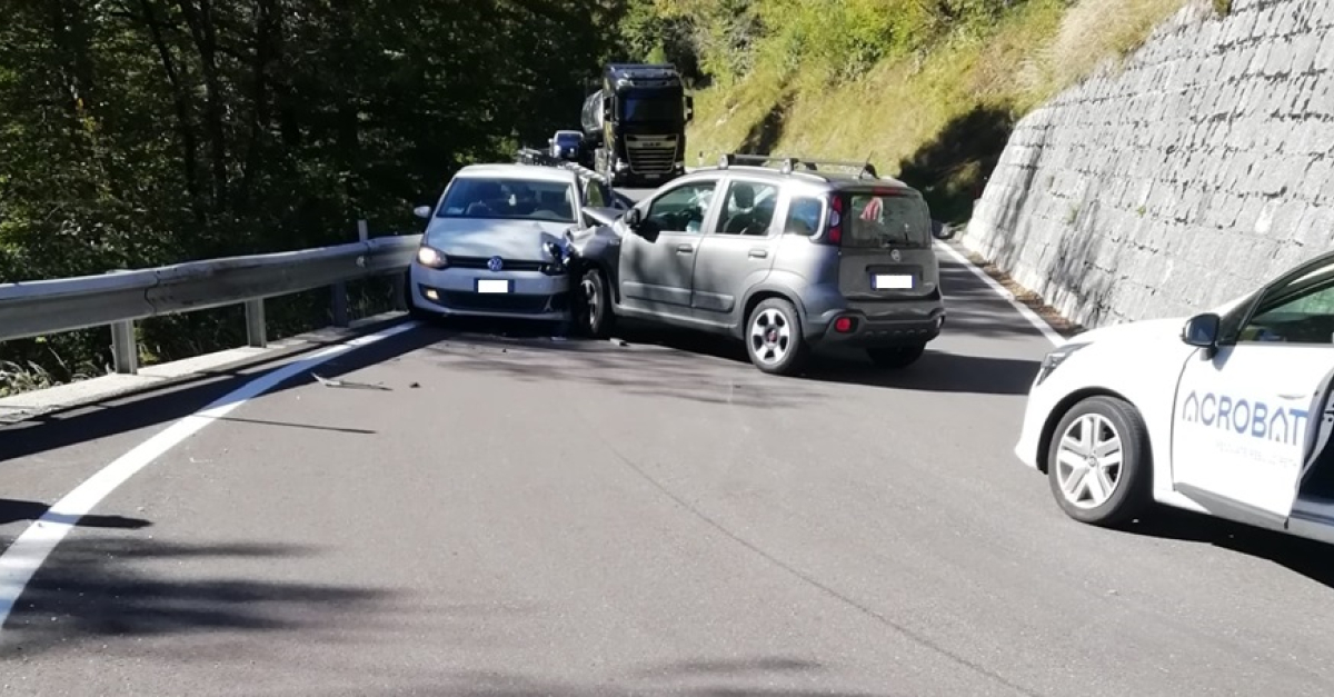 Frontale tra due auto sulla statale della Fricca, intervento dei ...