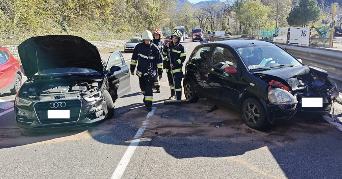 Violento scontro tra due auto sulla statale della Valsugana (FOTO ...