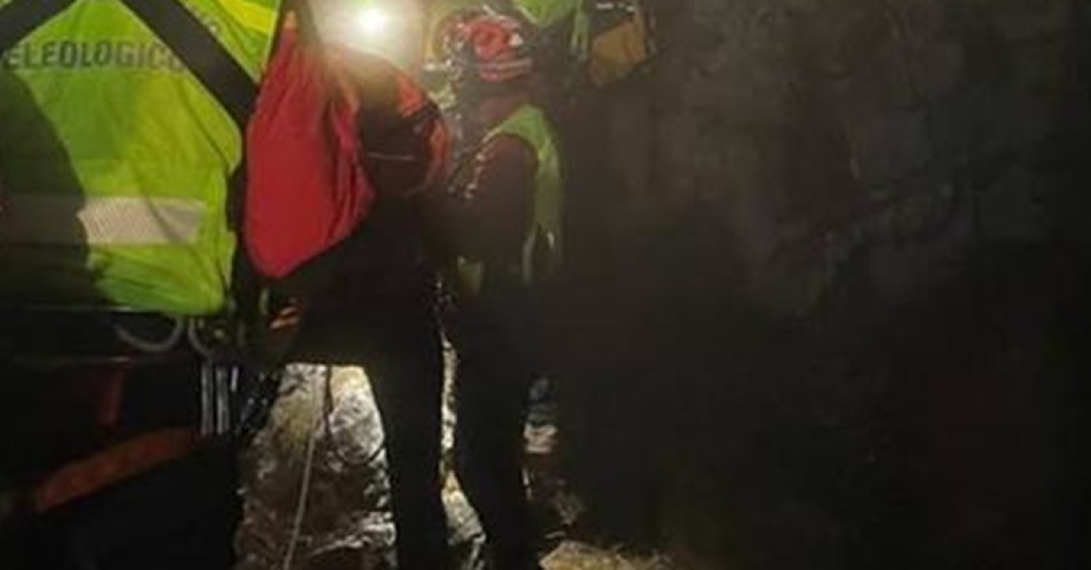 Scivola da un sentiero e precipita in un canalone, momenti di paura per ...