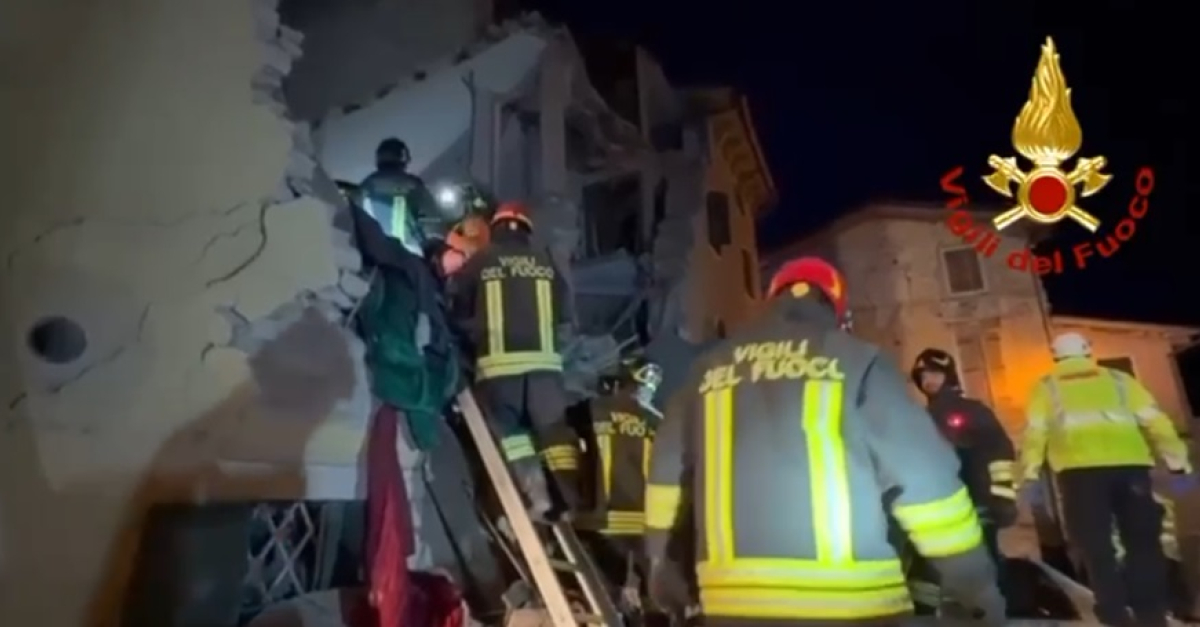 Terribile esplosione con crollo di una palazzina: tre feriti e un morto ...