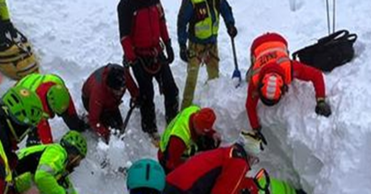 Tragedia in montagna, cerca di attraversare con le ciaspole un canalone ...