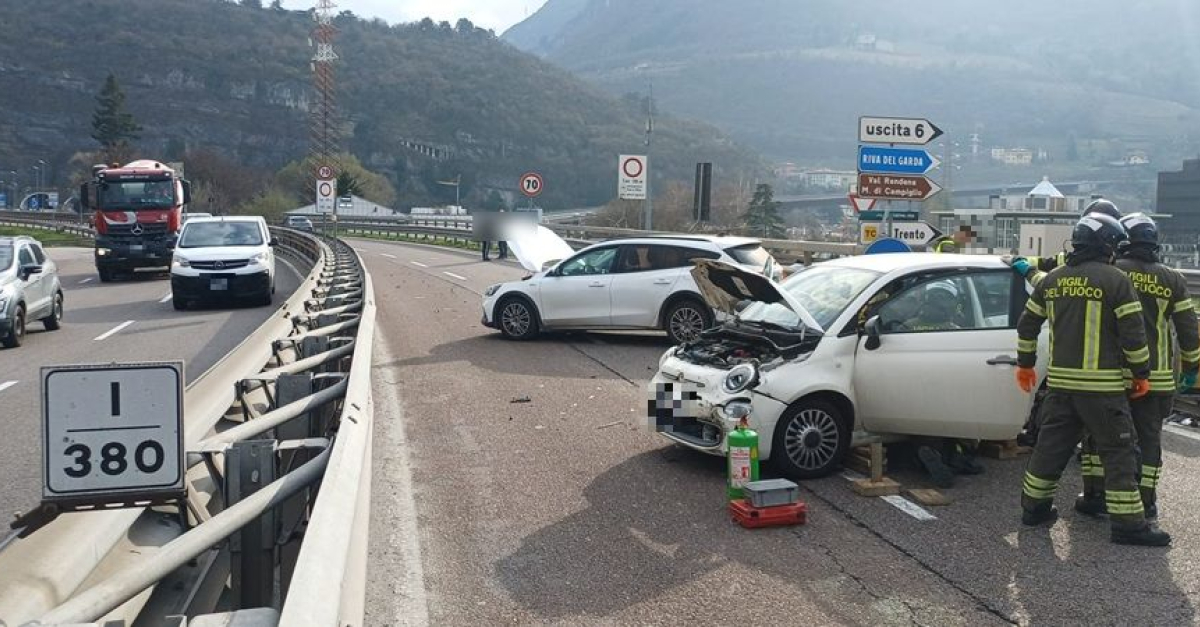 Violento tamponamento tra tre mezzi in Tangenziale e la viabilità va in ...