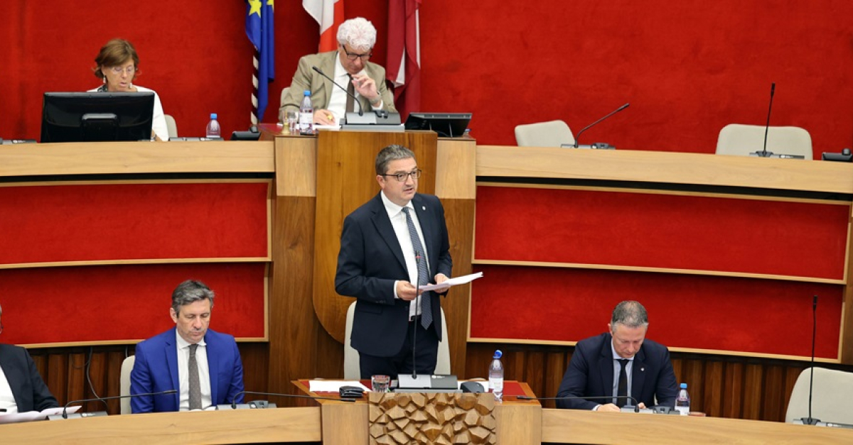 Presidente Fugatti difende le scelte e rivendica i risultati durante la discussione di bilancio, con focus su sanità e opere pubbliche