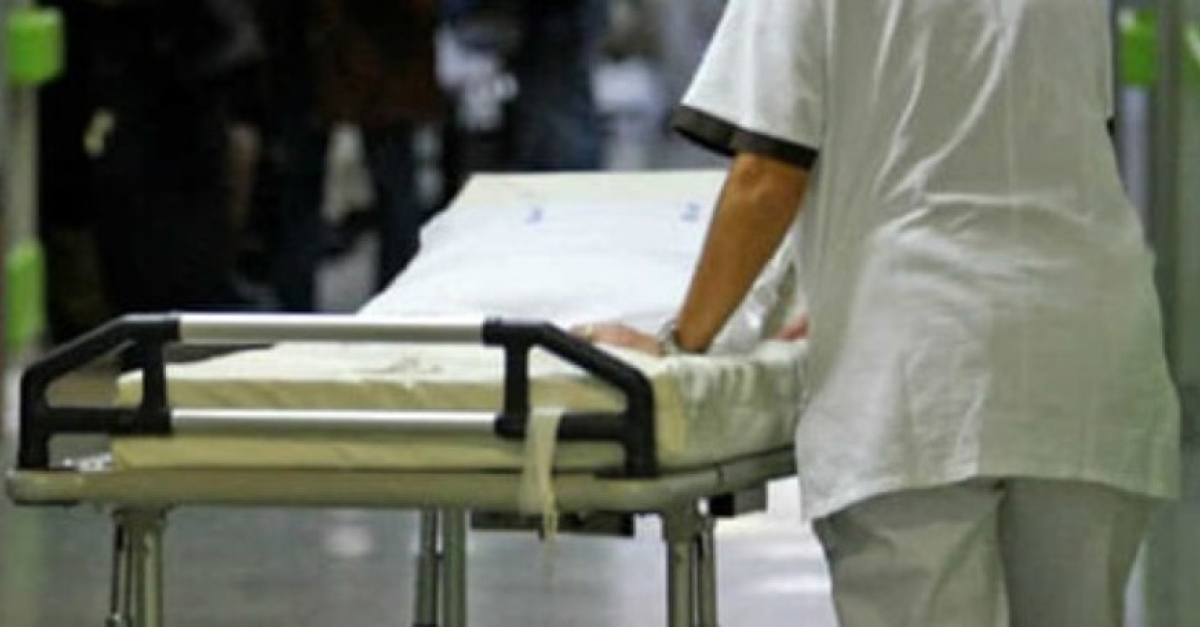 Personale sanitario e tecnico in azione durante i disservizi informatici a Trento