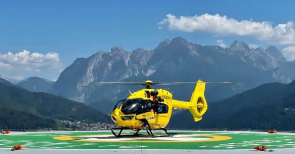 Elicottero in azione in montagna, soccorso a un escursionista, rischio e responsabilità
