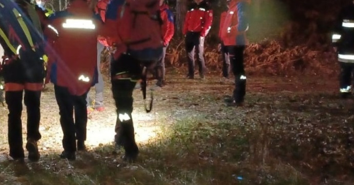 Escursionista smarrito nel buio, soccorso da elicottero e soccorritori in montagna