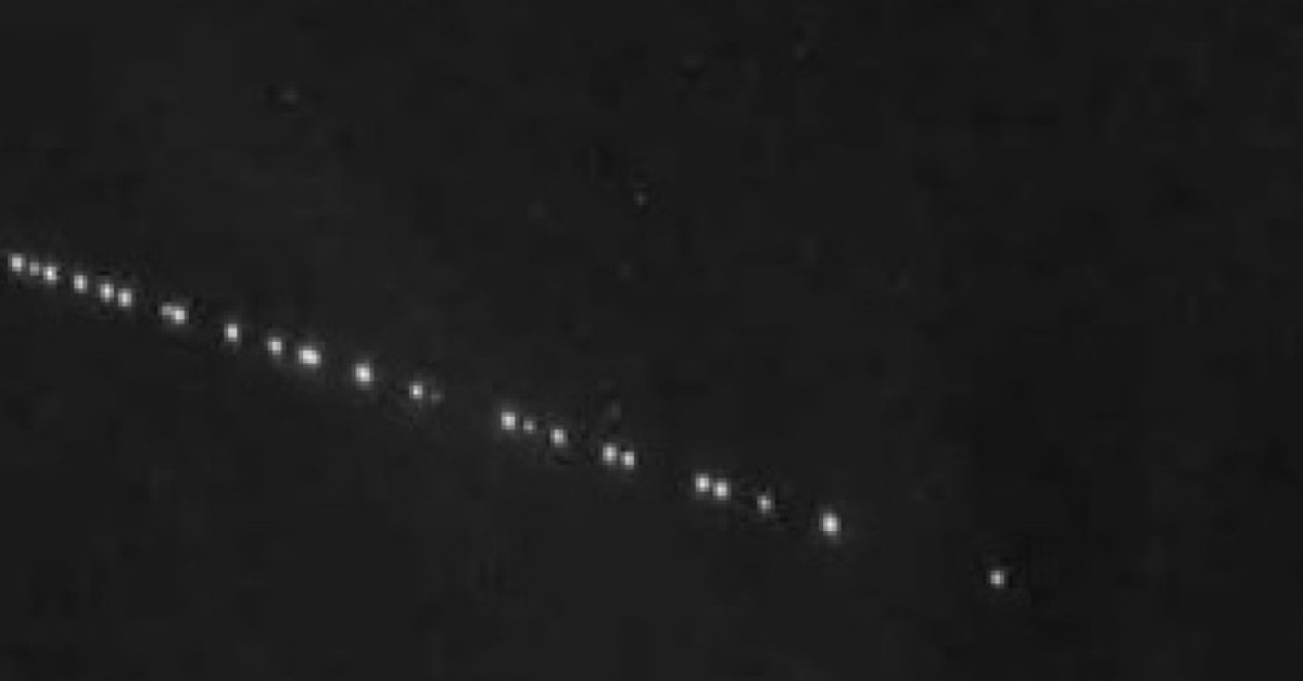 Puntini luminosi nel cielo del Trentino, satelliti Starlink sorvolano la regione