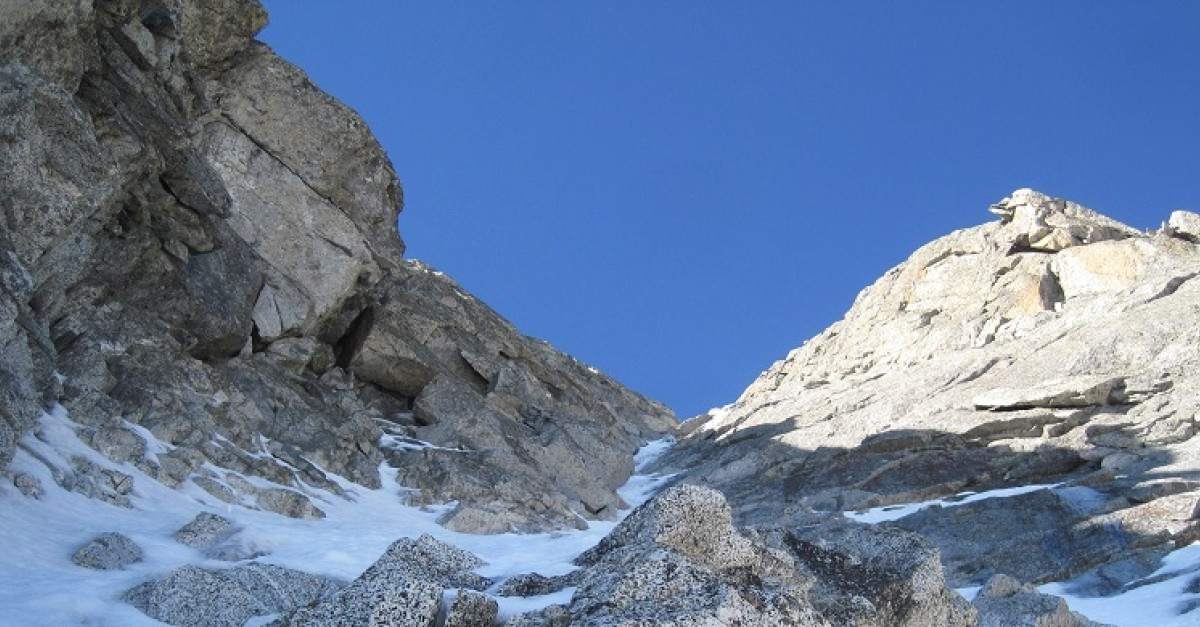 Colpito da pezzi di roccia mentre sale una parete su cima Vermiglio ...