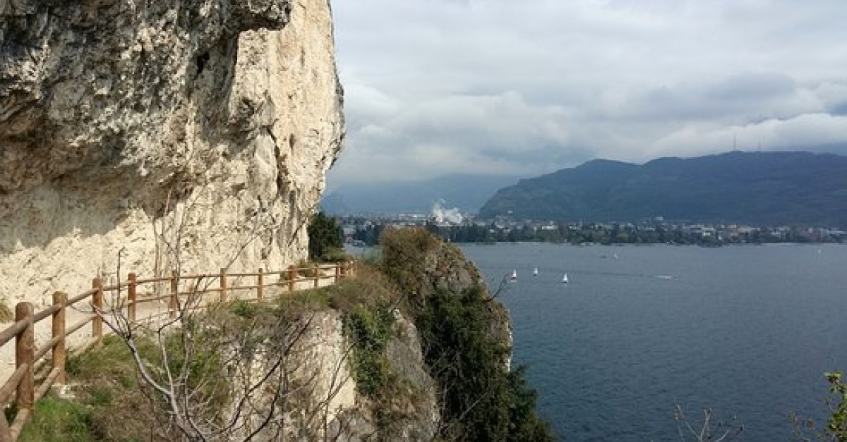Colpita in testa da un sasso sulla Ponale, gravissima una bimba di 2 ...