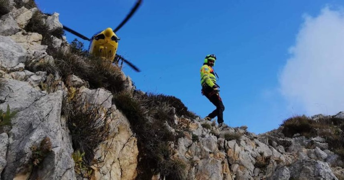 Tragedia in montagna, donna scivola e muore davanti agli occhi del ...