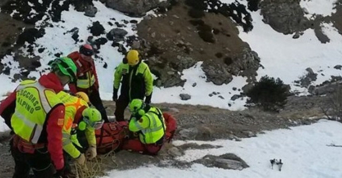 Perde l'equilibrio e precipita per 300 metri in un canalone, tragedia ...