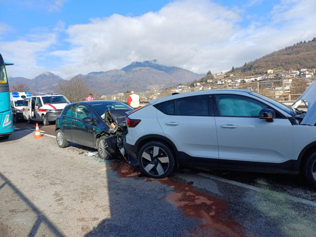 Tamponamento tra più mezzi sulla Valsugana (FOTO): traffico in tilt e ...