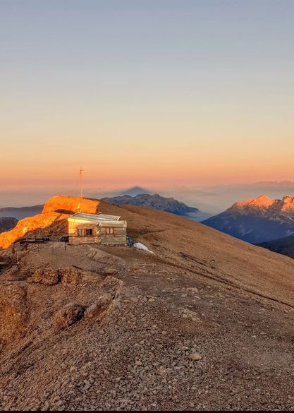 Capanna Punta Penia estate 2023