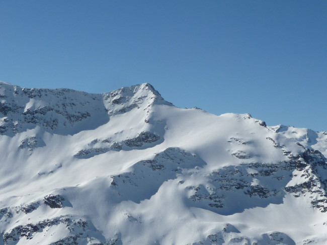 Dalla Cima del Mont de l’Arp Vieille verso l’Ormelune. Dalla Cima del Mont de l’Arp Vieille verso l’Ormelune.